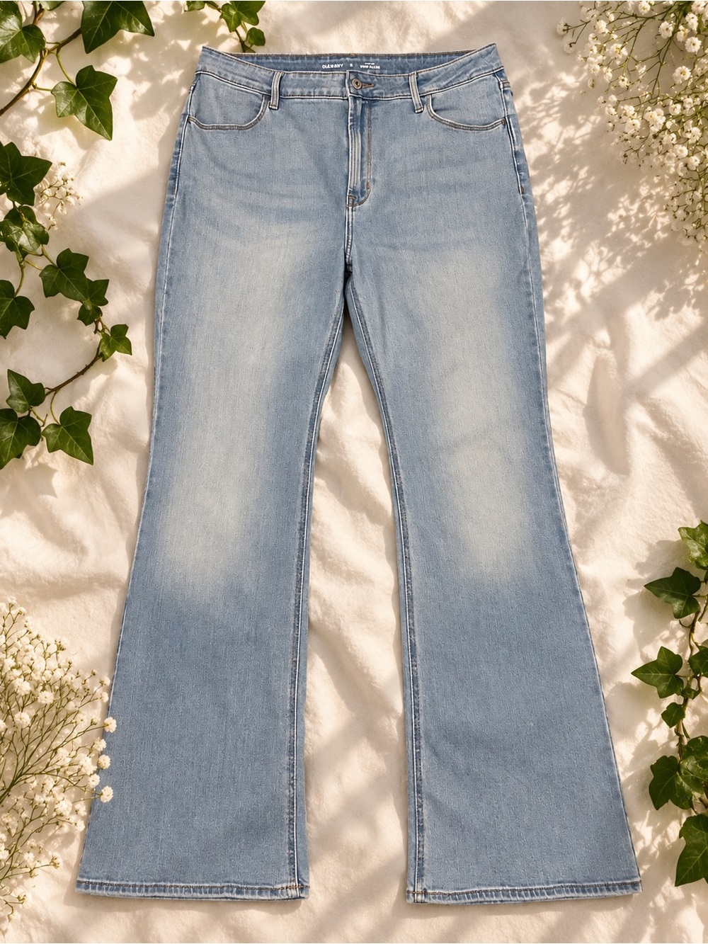 Old Navy High-Waisted WOW Flare Jeans Size 14 Light Wash